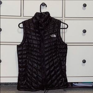 black north face puffer vest